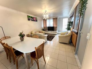 Cozy Station House & Direct Access to Paris - 7