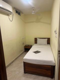 Hotel Holiday Express - Calcuta - 9