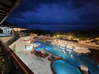 Pine Tree Beach Hotel - 1