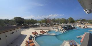 Pine Tree Beach Hotel - Gili Trawangan - 1