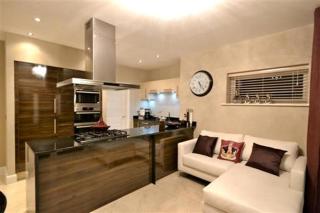 Stylish room luxury king bed - Hornchurch - 4