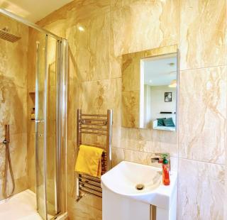 Private en-suite studio - 4