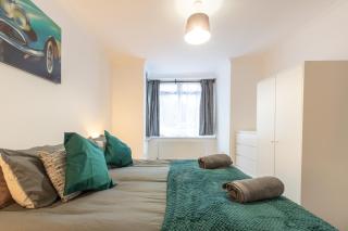 Stylish Modern Home, Southampton - Southampton - 1