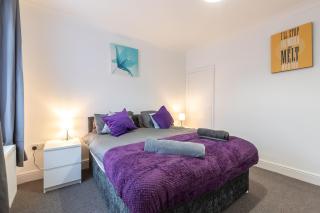 Stylish Modern Home, Southampton - Southampton - 9