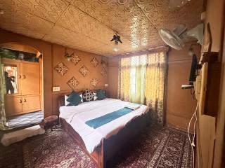 The Quebec houseboats - Srinagar - 8