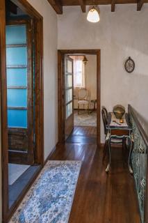 OLD TOWN CLASSIC HOUSE RHODES - 1