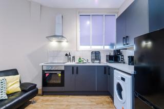 Spacious One Bedroom Apartment in Central Wigan by Eason Stays, Ideal For Weekend Getaways & Business Travellers - with Free Parking! - Wigan - 0