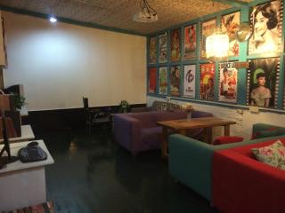 How Flowers Hostel & Party Coliving Coworking Nomad - 2