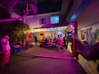 The Pelican Larry Hostel - 9