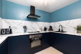 Stylish Seaside home with King beds and parking - Scarborough - 6