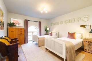 Stylish Seaside home with King beds and parking - Scarborough - 2