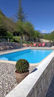Gîte de la Source, Domaine de la Méouge, piscine et accès direct rivière - 7
