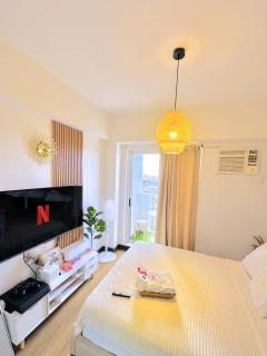 Zinnia Towers 1BR Condo with PS4 Karaoke Netflix & Swimming Pool - Manila - 0