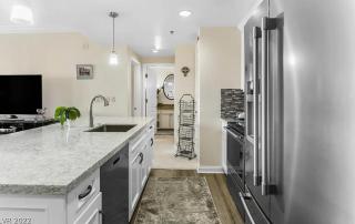 2 Bedroom 2 Bath with Gorgeous Views of Lake Las Vegas - Las Vegas - 5