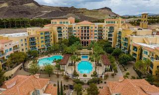 2 Bedroom 2 Bath with Gorgeous Views of Lake Las Vegas - Las Vegas - 2