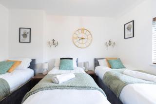 3BDR Contractor Stays,Private Parking, Pets, 6 Beds - 9