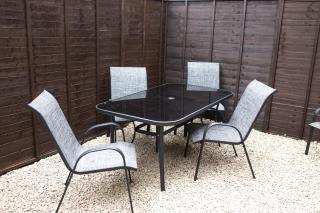 Detached Property With Secure Compound Parking - Grimsby - 1