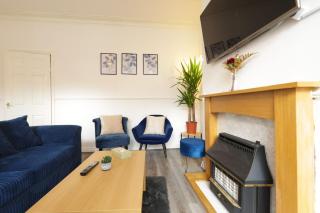 Large Contractor Home, 8 Beds, 1 Mile from Centre - Killingbeck - 4
