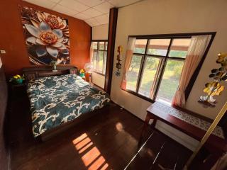 Regal Eagle Guesthouse -Thai House and Garden - 5