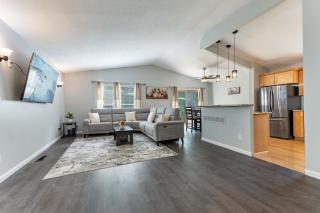 Perfect Getaway 3BR 3BA Home Close to Parks and Shopping - Ballwin - 7