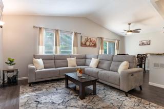 Perfect Getaway 3BR 3BA Home Close to Parks and Shopping - Ballwin - 9