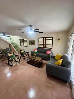 Casa en el Centro de Mérida, 5 habitaciones y 3 baños, ideal para grupos - Mérida - 2