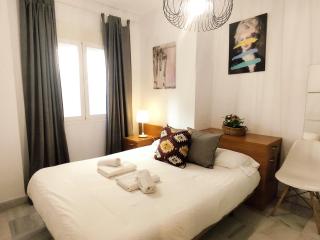 APARTAMENTO SAN LUIS. Plaza de Parking Gratis!!! - Sevilla - 0