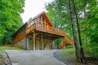 Shuffle board table, hot tub, clean and cozy it's a true MOUNTAIN TREASURE! - Sevierville - 5