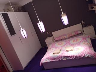 Double bed in sharing apartment - 0