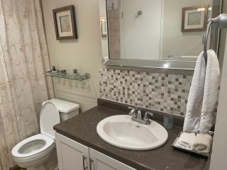 Welcoming homestay with relaxing private room - Oakville - 1