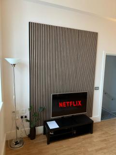 Cosy 2 Bedroom Apartment With Impressive City View Smart TV w Free Netflix Ultra Fast WIFI Only 5 mins to City Centre - Birmingham - 7