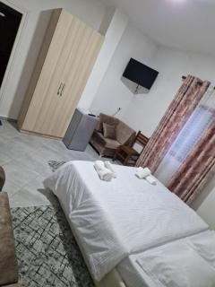 Bar-Restaurant-Hotel-Familja - Klos - 1