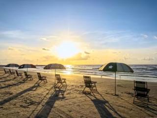 SeaSide Bliss - Steps to Beach 2 King Beds 2 Full Baths Pets OK - Galveston - 8