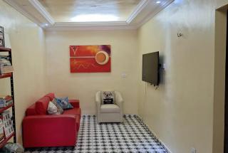 Suíte privativa com ar condicionado em residência domiciliar - 0