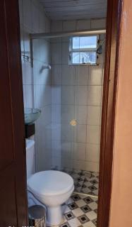 Suíte privativa com ar condicionado em residência domiciliar - 3