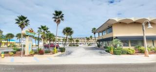 Ocean Breeze - Direct Ocean Front-Pool Is Open - Daytona Beach - 6