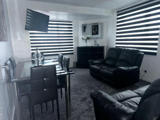 Sunset Escape House - Southtown - 4