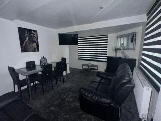 Sunset Escape House - Southtown - 7