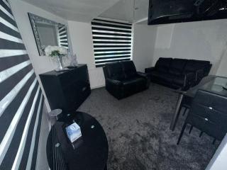 Sunset Escape House - Southtown - 8