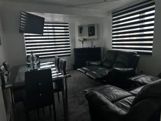 Sunset Escape House - Southtown - 9
