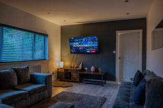 4br-sleeps8-privategarden-freeparking - Nottingham - 3