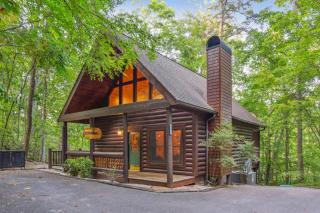 Bear Watch Cabin - 1 mi to GSMNP - Hot Tub, Pool Table, King Suite & Loft - Sevierville - 0