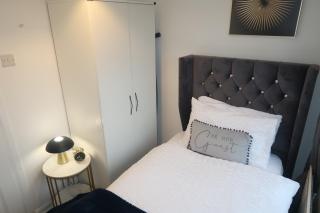 Cozy 3 Bedroom Home with Garden & Free Parking - Milton Keynes - 5