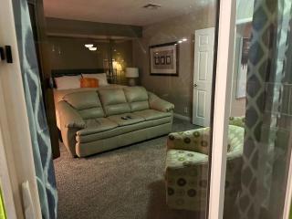 Alicia Alibi vintage Vegas pool house - 2