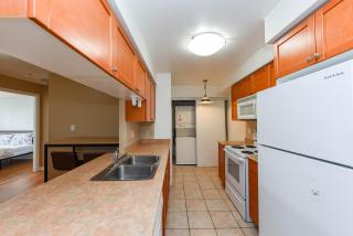 Amazing 2BR & 2BTH - Near Square One Mall - Mississauga - 4