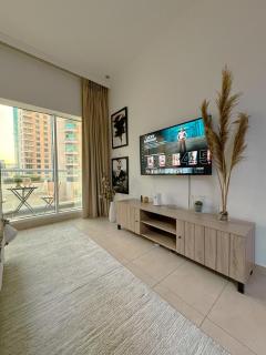 5 minutes walk to Dubai mall and Burj Khalifa - 6