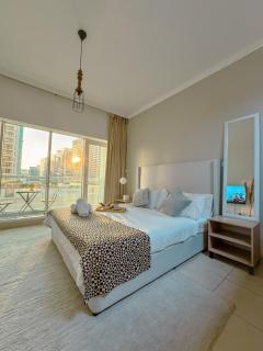 5 minutes walk to Dubai mall and Burj Khalifa - 9