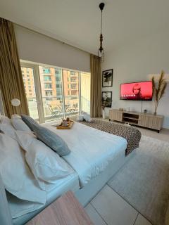 5 minutes walk to Dubai mall and Burj Khalifa - 4