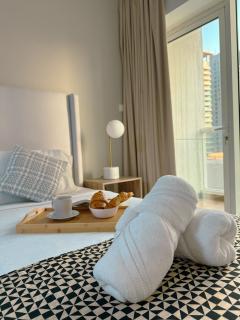 5 minutes walk to Dubai mall and Burj Khalifa - 2