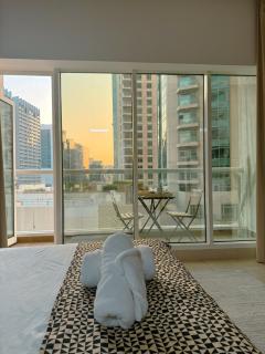 5 minutes walk to Dubai mall and Burj Khalifa - 3